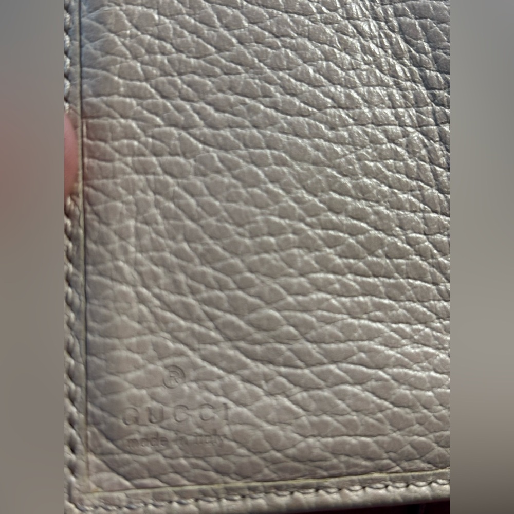 Gucci trifold wallet includes coin pouch - Picture 5 of 6